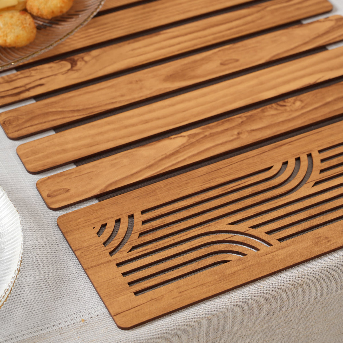 Wave-Accent Slatted Table Runner 14*36 Inch